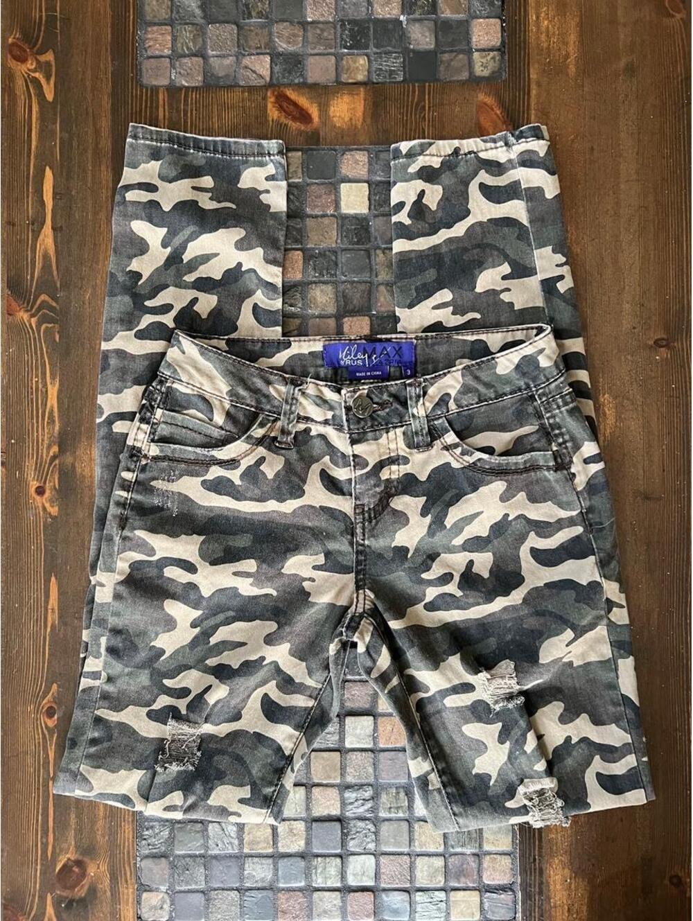 Vintage Y2K Miley Cyrus Max Azria Camo Super Low Rise Pants size 3 🖤